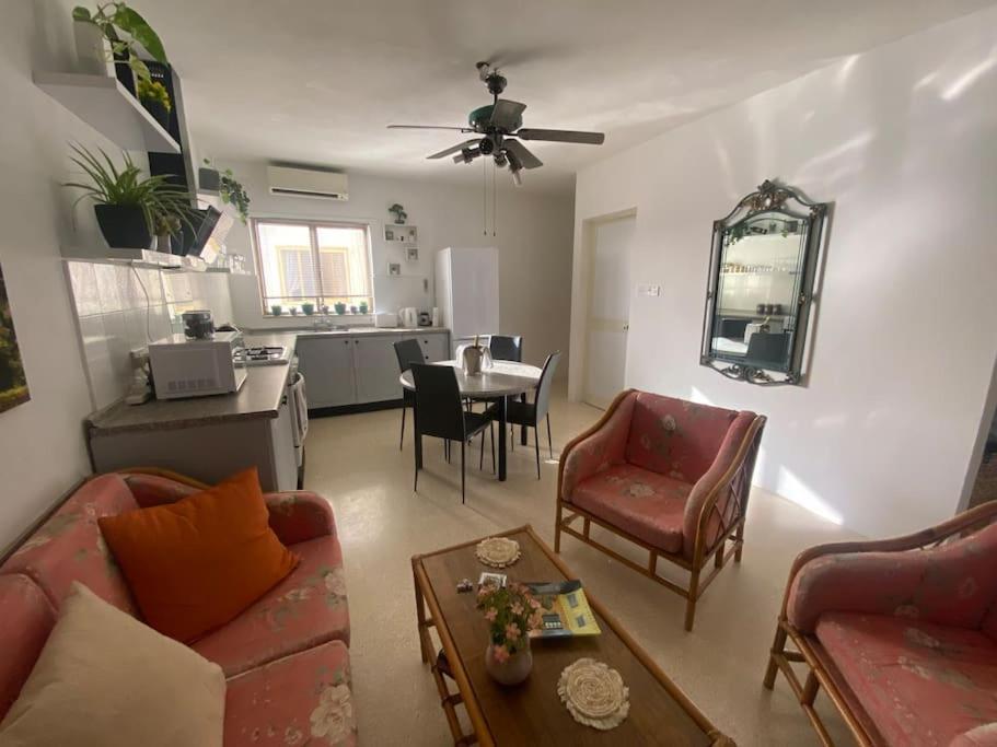 St Paul'S Bay Central Apartment In Qawra Extérieur photo