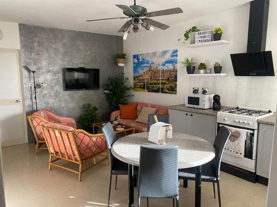 St Paul'S Bay Central Apartment In Qawra Extérieur photo